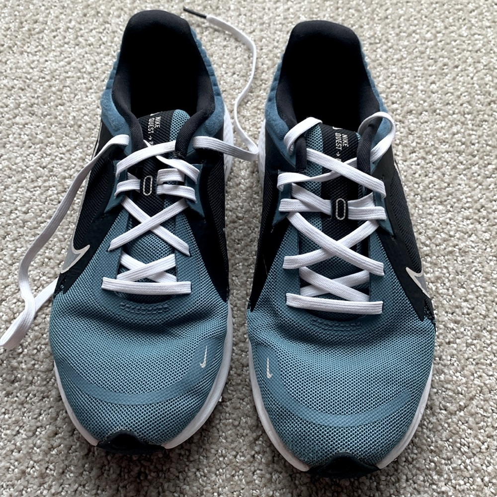 NIKE WOMEN’S QUEAT RUNNING SHOES - SIZE 7.5